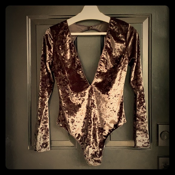 VS NWOT Scandalous velvet thong bodysuit - Picture 4 of 9